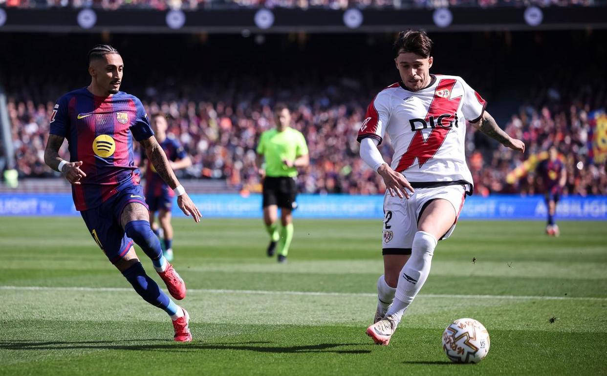 巴萨阿劳霍致胜一击助力球队1-0取胜，五连胜领跑西甲积分榜领先皇马4分